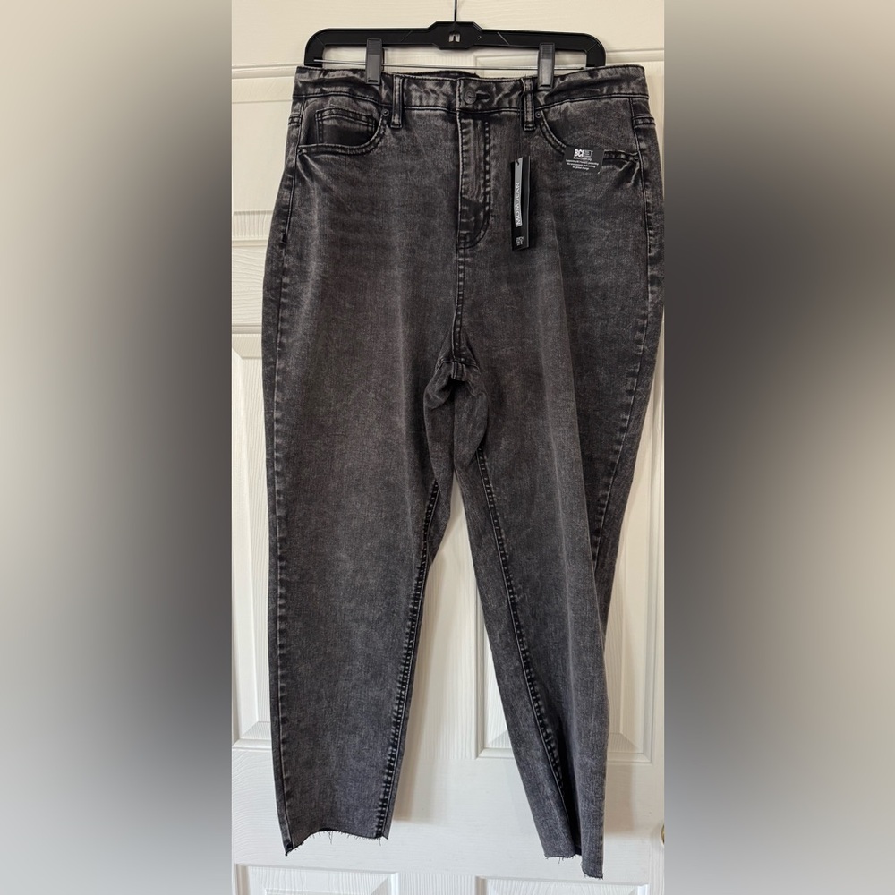 Stitch Star Gray denim Mom Jeans with raw hem Better cotton initiative 16 NEW